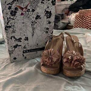 CL by Laundry Women's Beige Floral Wedges